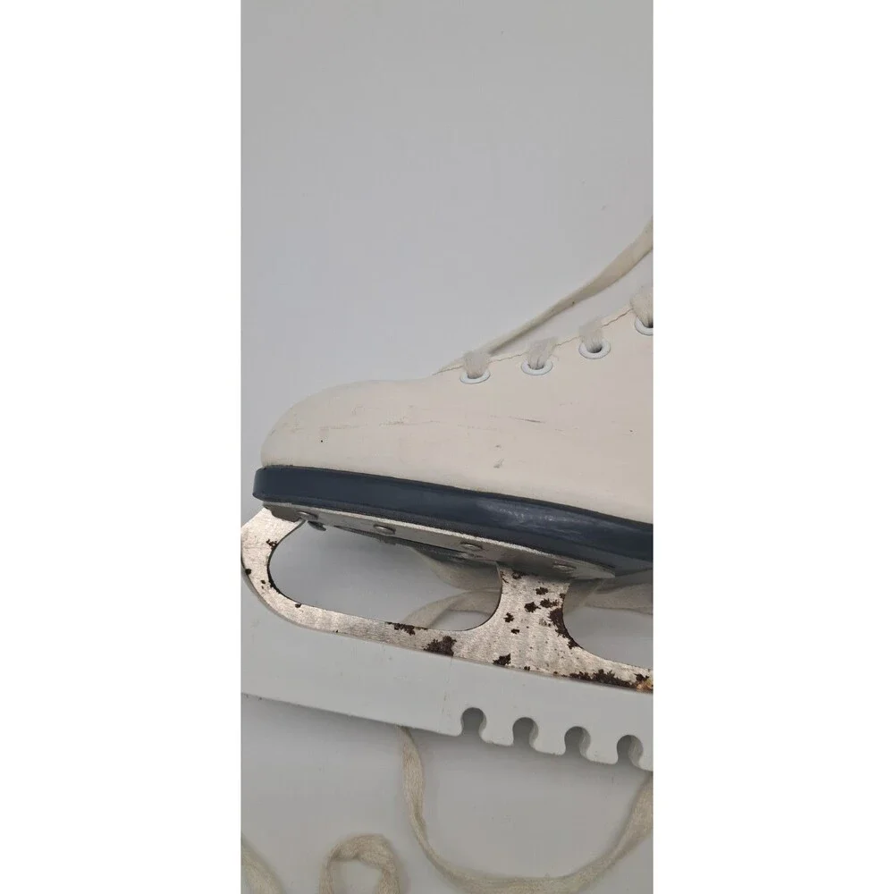 CCM Champion Deluxe Skates Ladies Sz 11 Figure Ice Skates